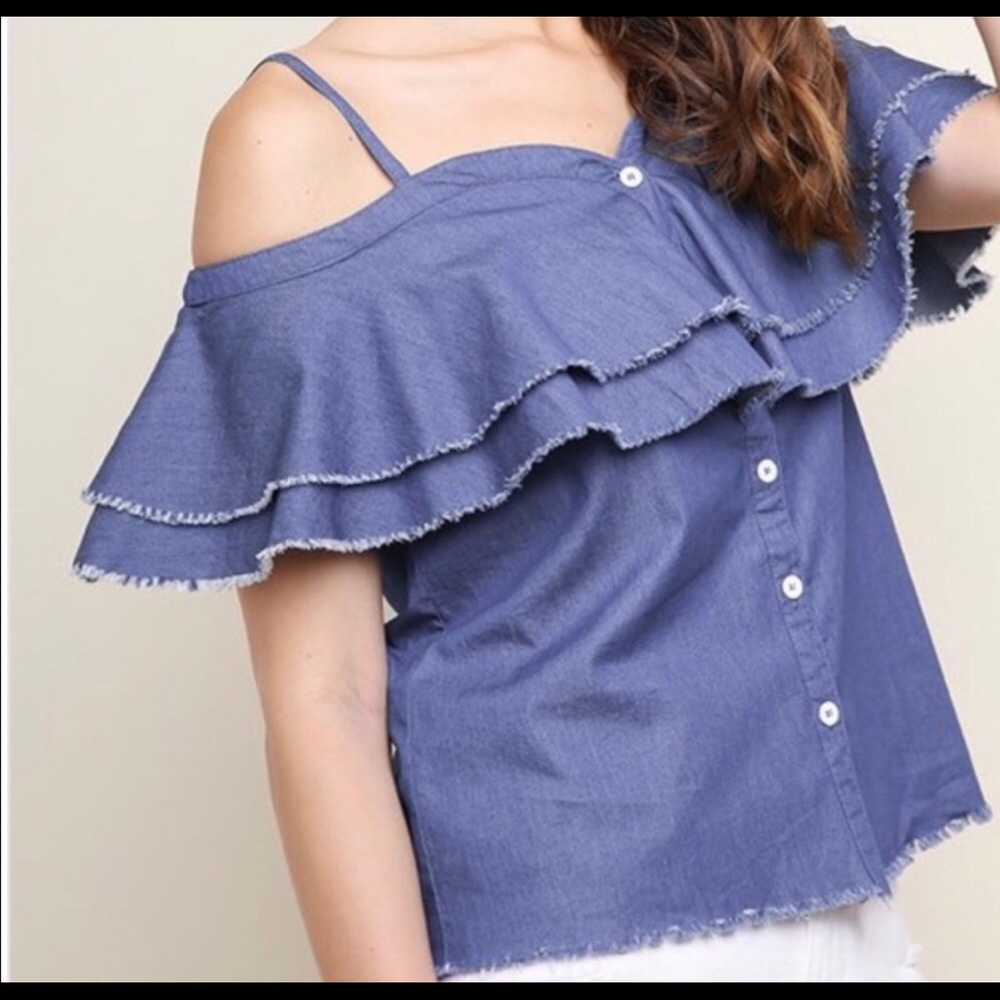 🥳HP🥳 ONE LEFT❗️Cold Shoulder Ruffle Chambray Top - Picture 3 of 4